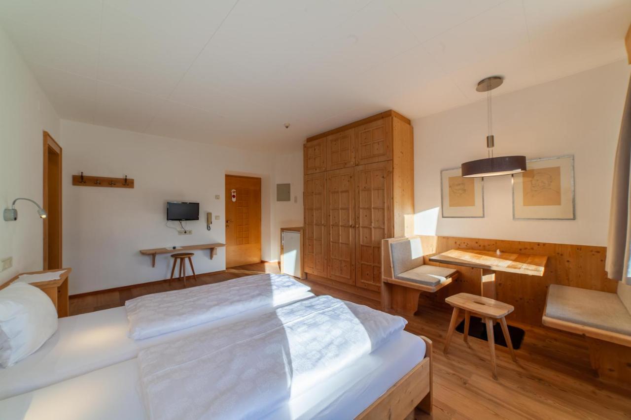 Hotel Greif Malles Venosta Extérieur photo