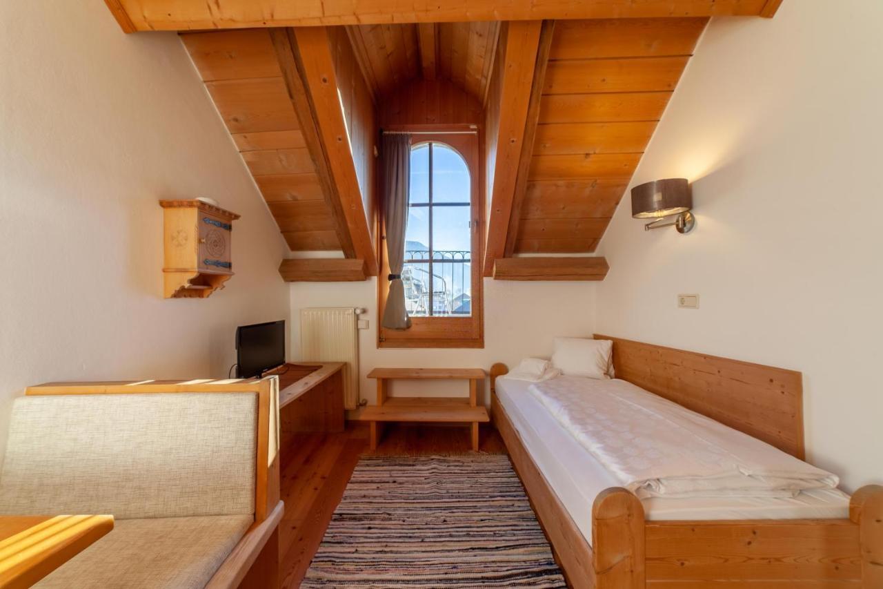 Hotel Greif Malles Venosta Extérieur photo