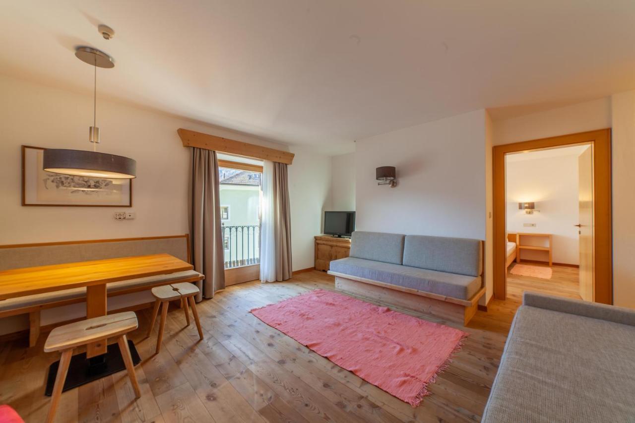 Hotel Greif Malles Venosta Extérieur photo