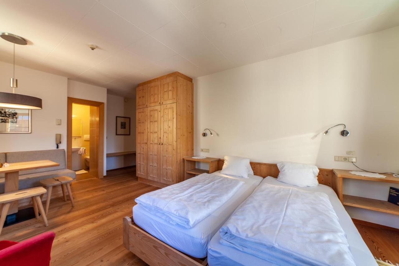 Hotel Greif Malles Venosta Extérieur photo