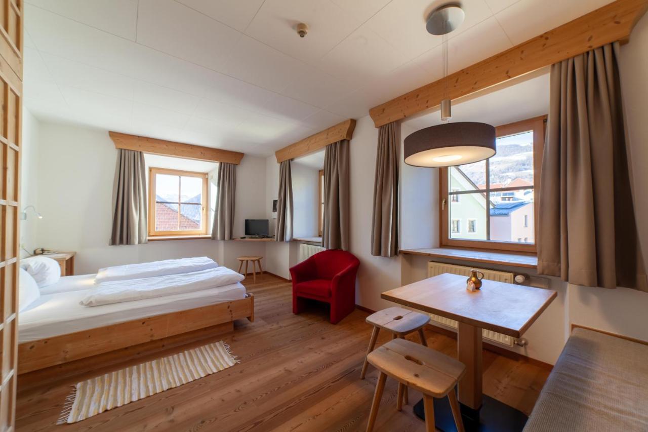 Hotel Greif Malles Venosta Extérieur photo