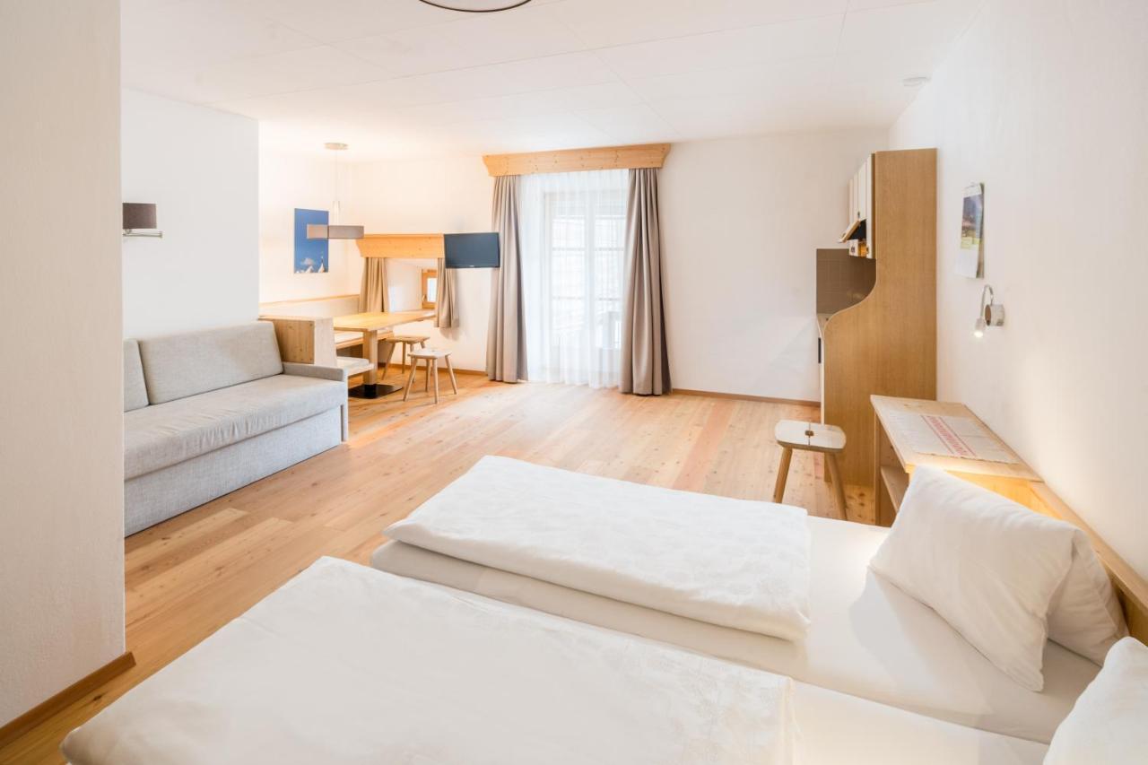 Hotel Greif Malles Venosta Extérieur photo
