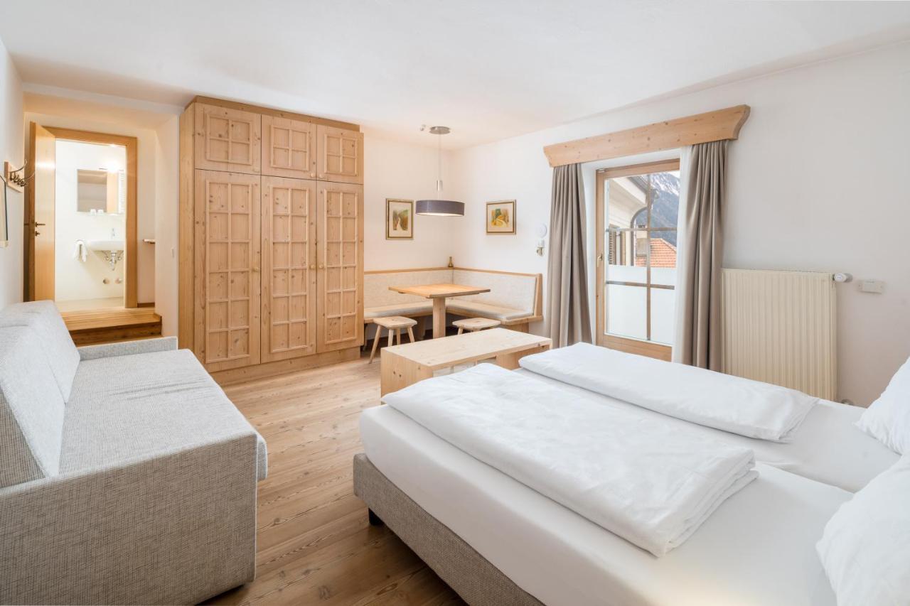Hotel Greif Malles Venosta Extérieur photo