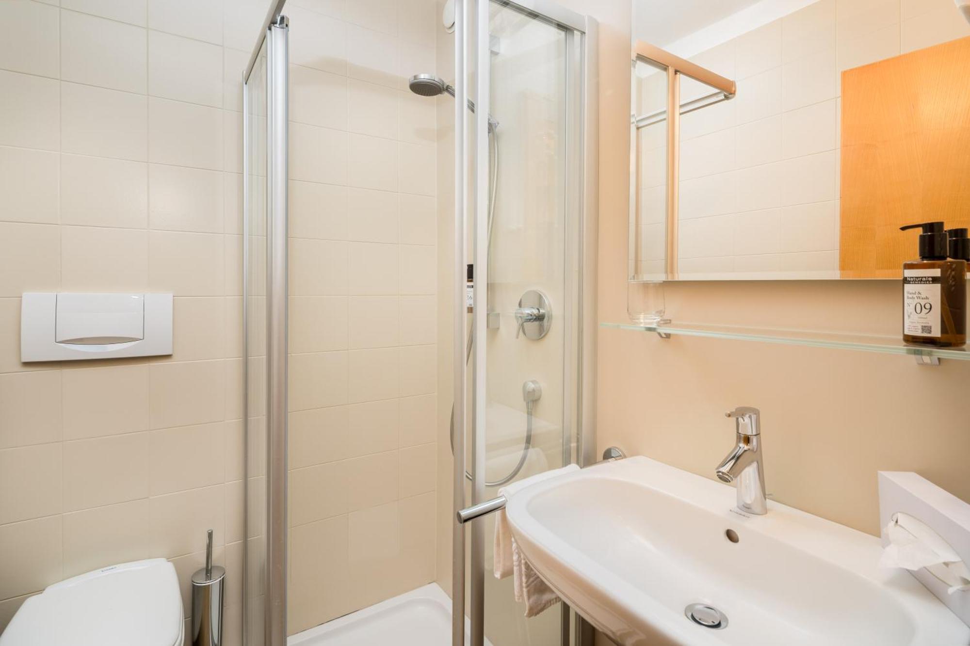 Hotel Greif Malles Venosta Extérieur photo