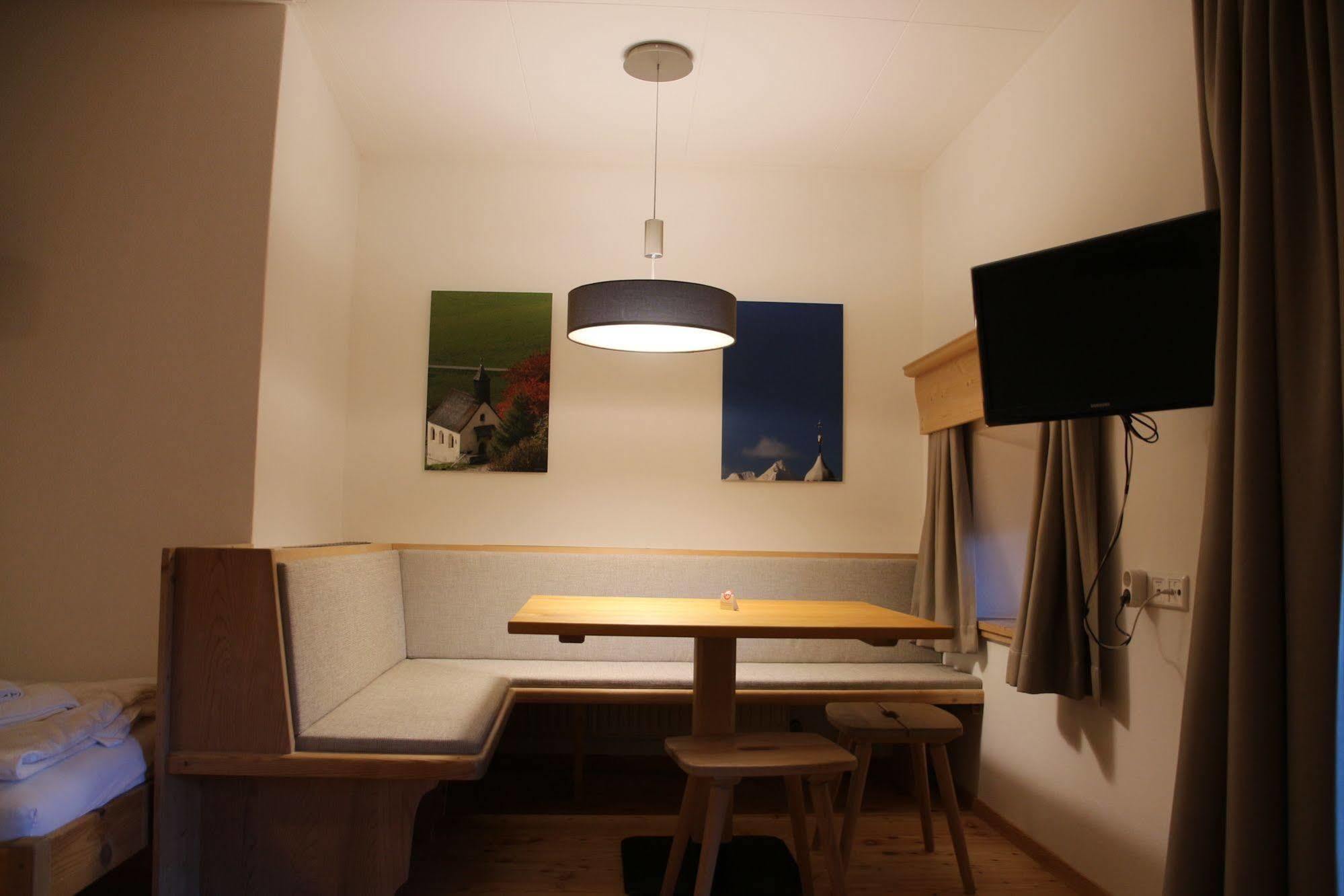 Hotel Greif Malles Venosta Extérieur photo
