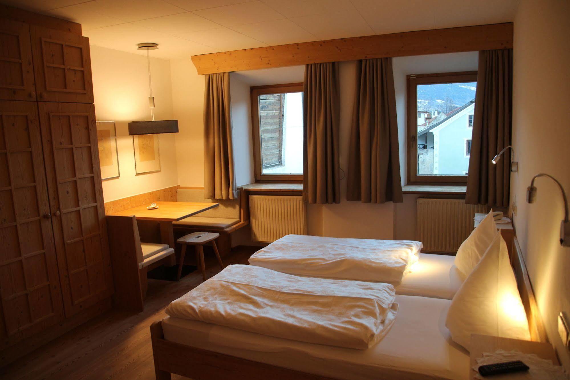 Hotel Greif Malles Venosta Extérieur photo